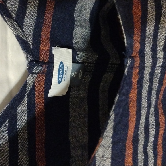 Old Navy, Classic And Comfortable women's sleeveless v-neck dress. - Picture 3 of 5